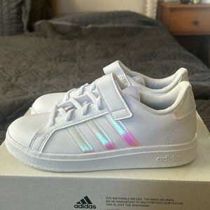 Girls Adidas Grand Court 2.0 sneakers